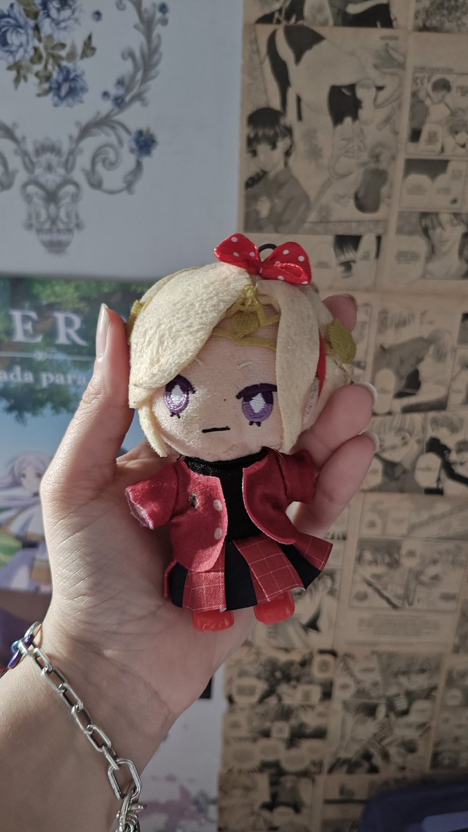 PortalShoujo's tweet image. #GirlTalk de hoje tá mais pra #OshiTalk

Vocês já pararam na Daiso pra comprar coisas de fã? Tem várias coisas, desde mini banners e coisas pra cenários em miniatura até roupas pra você vestir os seus Nuis e Mini Nuis, passando por porta acrilicos e cards. 

-Ellie