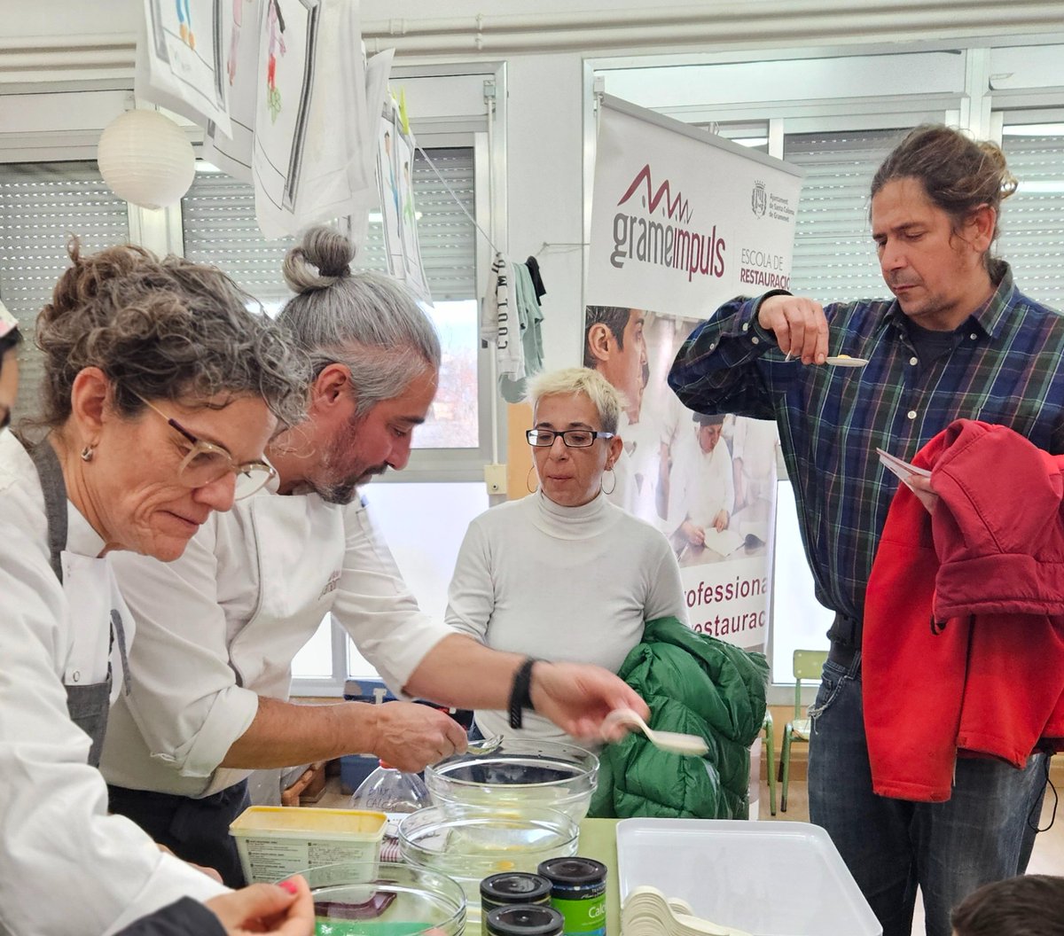 La VI Exposició Cuina i Ciència amb arrels i ales ha estat un gran èxit.Una jornada plena d’il·lusió, aprenentatge i cohesió.Una experiència que deixa empremta, on el treball en equip són essencials x continuar creixent junts✨️ Gràcies a les persones que ho heu fet possible❤️