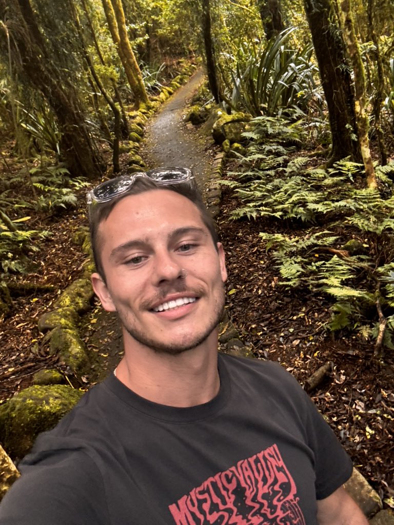 AleXXXFrasierr's tweet photo. Who wants to go exploring ? 🥹 https://t.co/ijLw276wsE