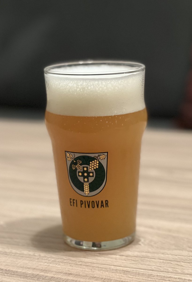 cernyradek's tweet photo. Přátelé, když musíte do Brna, tak určitě zkuste EFI Spa Hotel. Pifko luxusní, tohle je jejich New England IPA aktuálně. Ale ta Osmička je tak brutus dobrá 😈 tak na zdraví! Ceny sice jak pro pražáka, ale ubytko, pifko a jídlo je fajné https://t.co/j6ceu8Q9pB