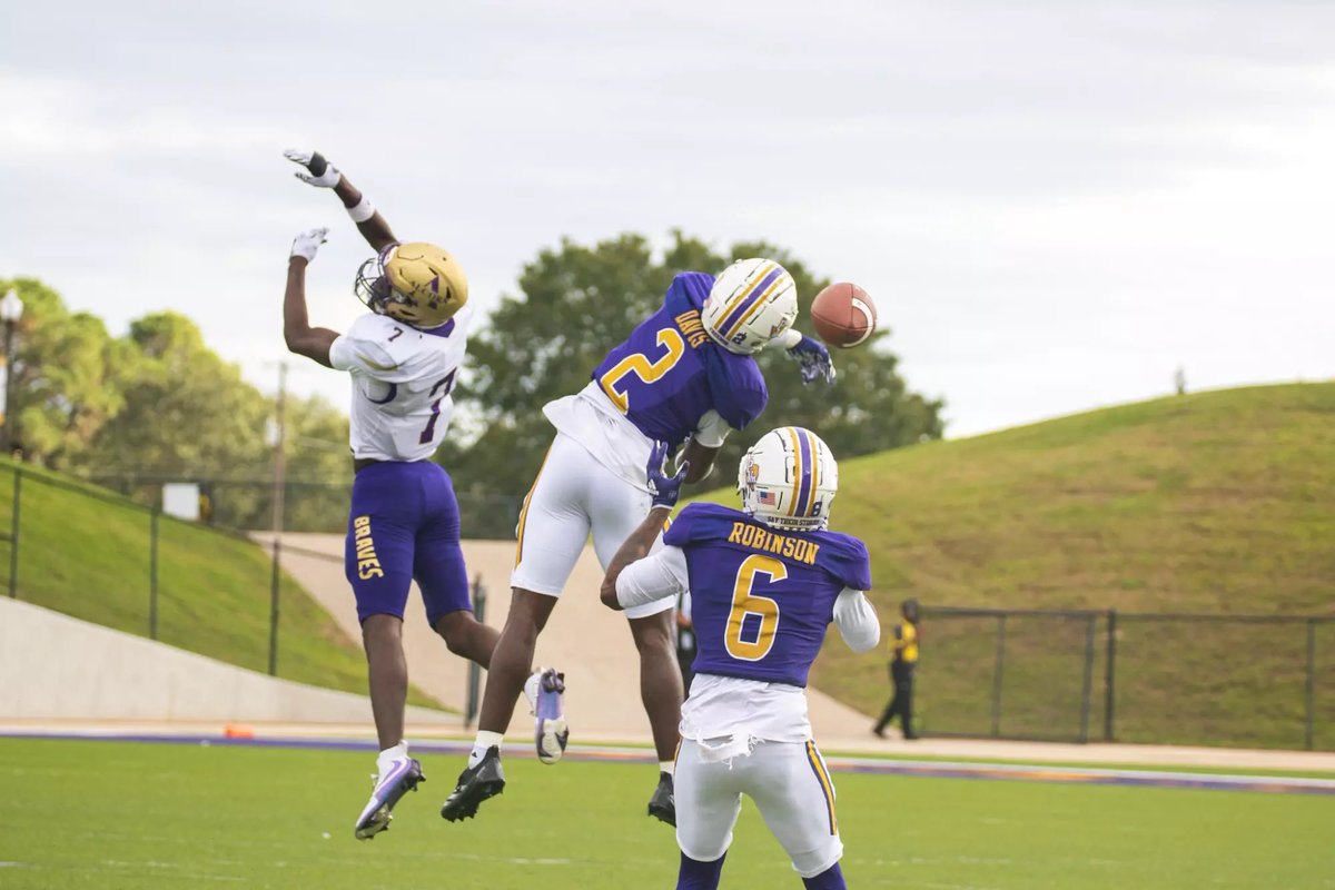 Coaches, check out <a href="/TheKevinDavisJr/">Kevin Davis</a>, a 6'0", 200 lb DB from Prairie View A&amp;M, with 1 year of eligibility. He’s a veteran player with good size and years of game experience!  💥#UpNextAthlete 

His full profile on UpNext here: 🔗 Upnext.team/athlete/400bbd…