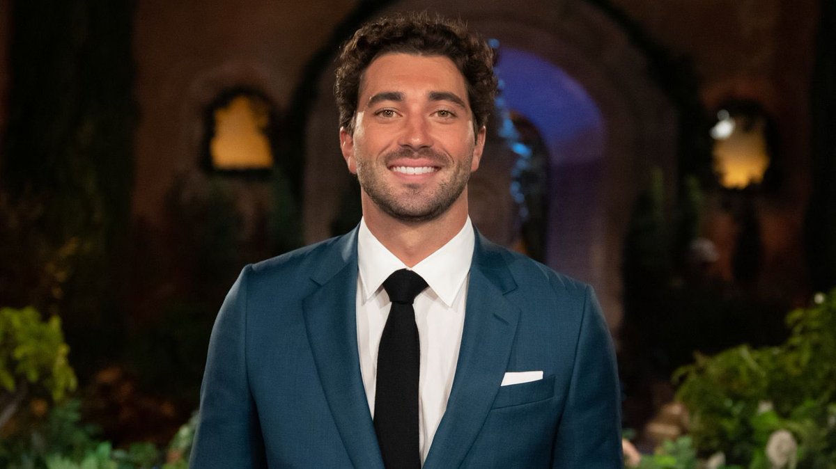 Christina tweet media