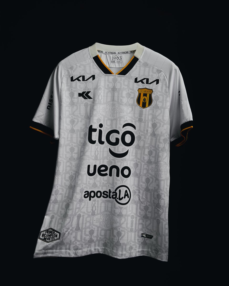 kyriospy's tweet photo. Histórico y legendario. La nueva camiseta alternativa del @ClubGuarani nos recuerda que llevamos sangre de LEYENDAS.

📍 Precio: Gs. 260.000. https://t.co/VME6HZqW5v