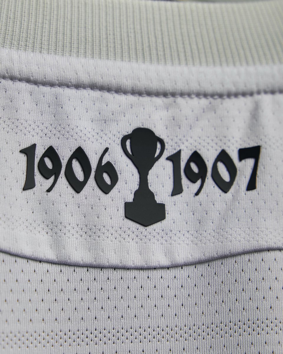 kyriospy's tweet photo. Histórico y legendario. La nueva camiseta alternativa del @ClubGuarani nos recuerda que llevamos sangre de LEYENDAS.

📍 Precio: Gs. 260.000. https://t.co/VME6HZqW5v