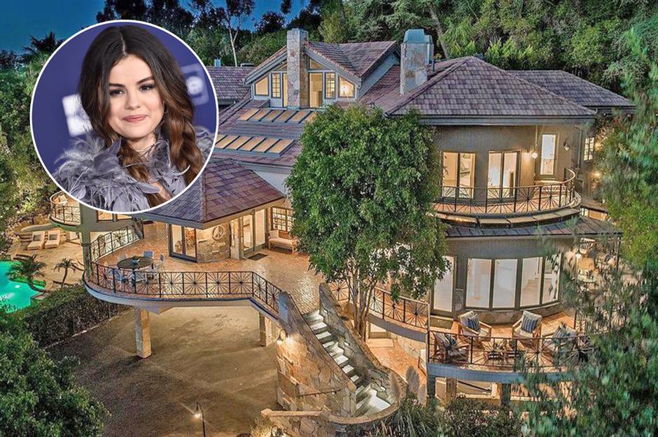 ApatheticTimes's tweet photo. @CollinRugg She’s worth a billion dollars and said she will do everything she can. Let’s see her house some and also use some of that billion dollars towards other resources for them. I’ll be waiting to see an update on that. https://t.co/MaHogJoDXH
