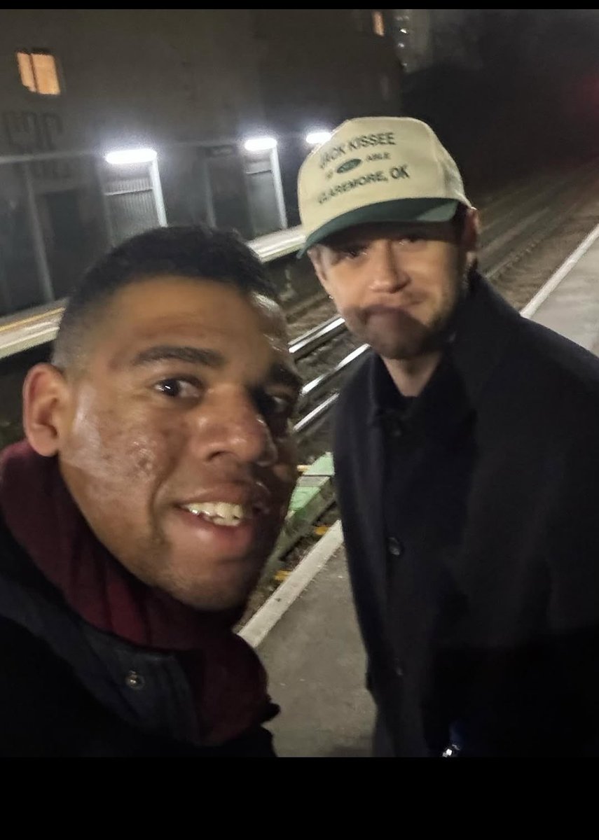 OT5loveupdate's tweet photo. 🧡Niall with a fan recently ✨

#Niallhoran #Fanselfie

📸 djkhaliquegooner https://t.co/wYQVZu3ic1