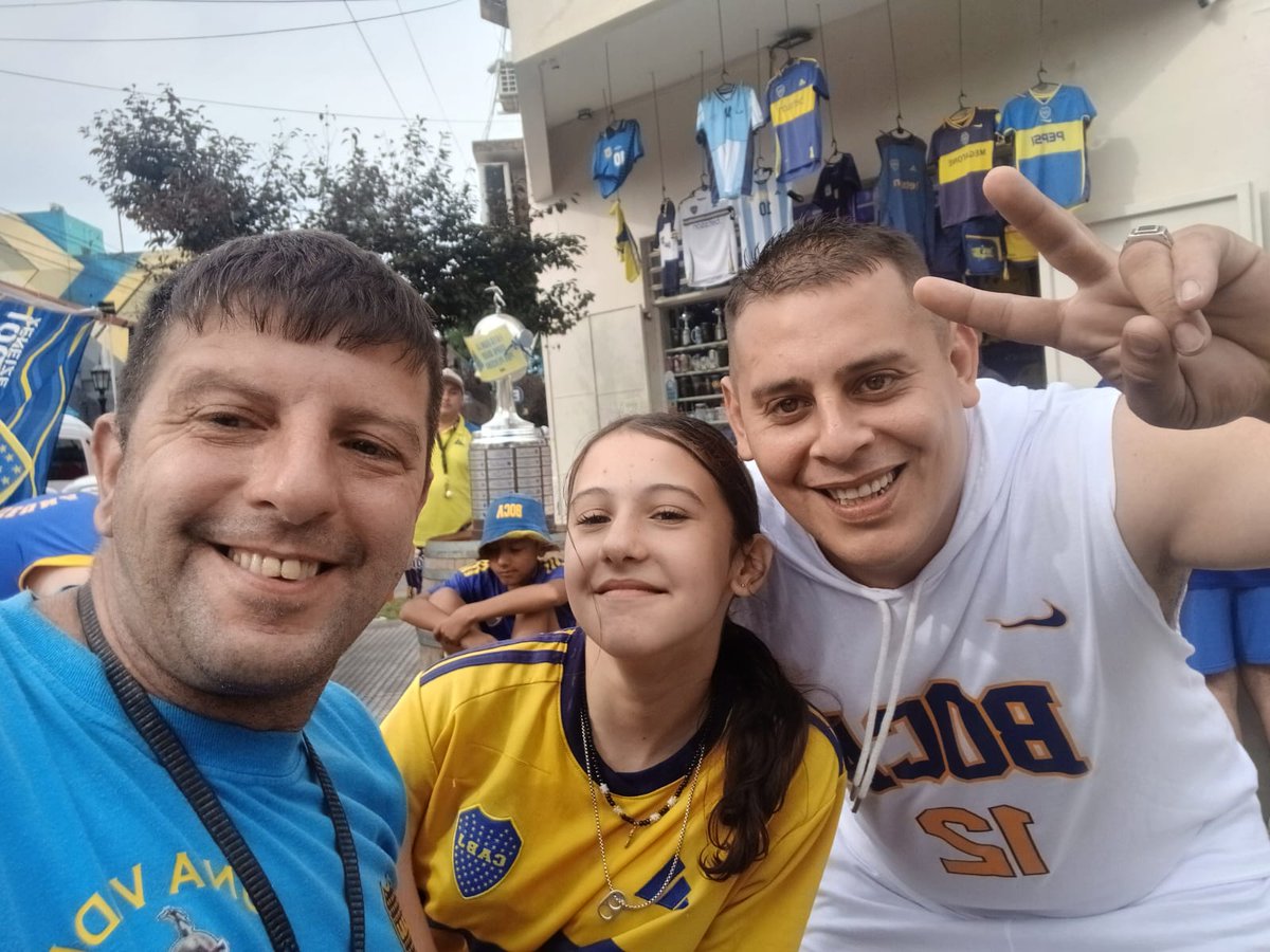 Bocanuncaduerme's tweet photo. Arrancó está hermosa locura qué estás esperando Suárez 696 la sede de los bosteros @BocaJrsOficial @unavidasiguiendote @todosobreJRR10 
#soybostero #socios #inchada #boca https://t.co/WJSfqWEmqR