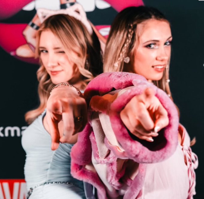 Watch Melody's leaked NSFW photo on TwXstars