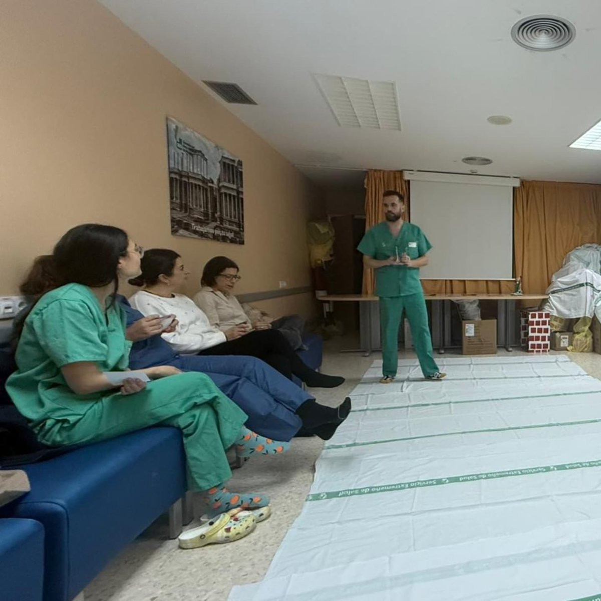 AreaSaludMerida's tweet photo. 📢 La Unidad de Cuidados Intensivos del Hospital de Mérida ha puesto en marcha talleres para la prevención de síndrome Burn Out para sus profesionales.

👏🏼 Enhorabuena por esta iniciativa. 

@saludEXT

#uci #burnout #prevencion #hospitaldemerida #areasaludmerida #ses #extremadura https://t.co/jBqUO5sbz3