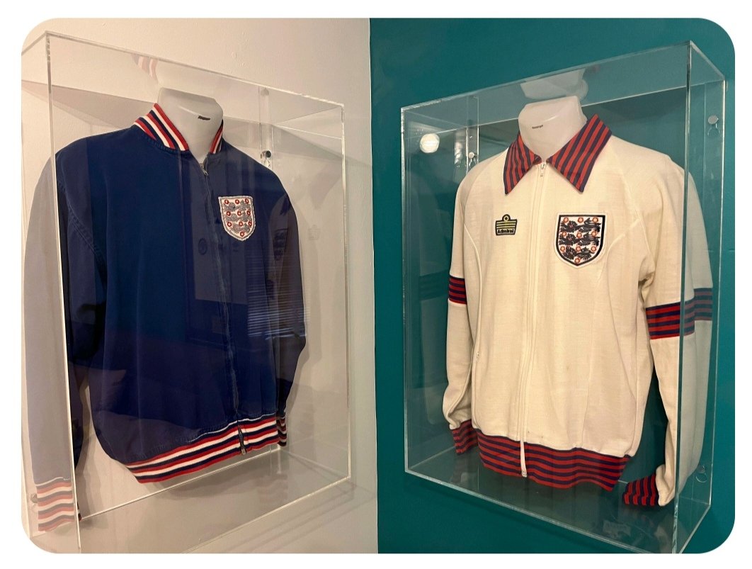 ShirtPremier's tweet photo. Another few mounted by Daniel 😍

Love the Jackie Charlton England jacket! https://t.co/O8YC8lE9Ka
