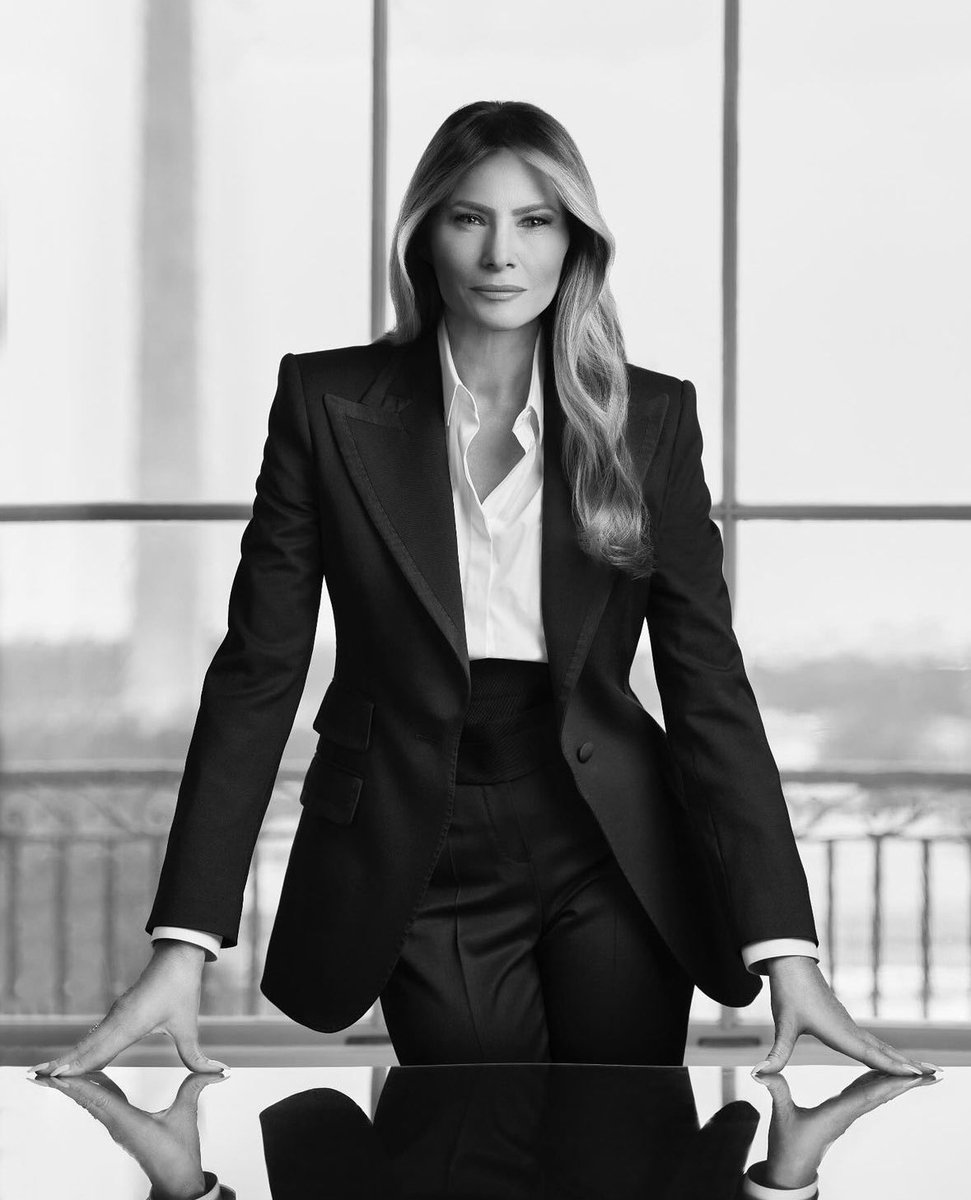 toniaira's tweet photo. Foto oficial de Melania 💥

Claire Underwood vibes 💥💥

#compol https://t.co/NfvDwE4Ct4
