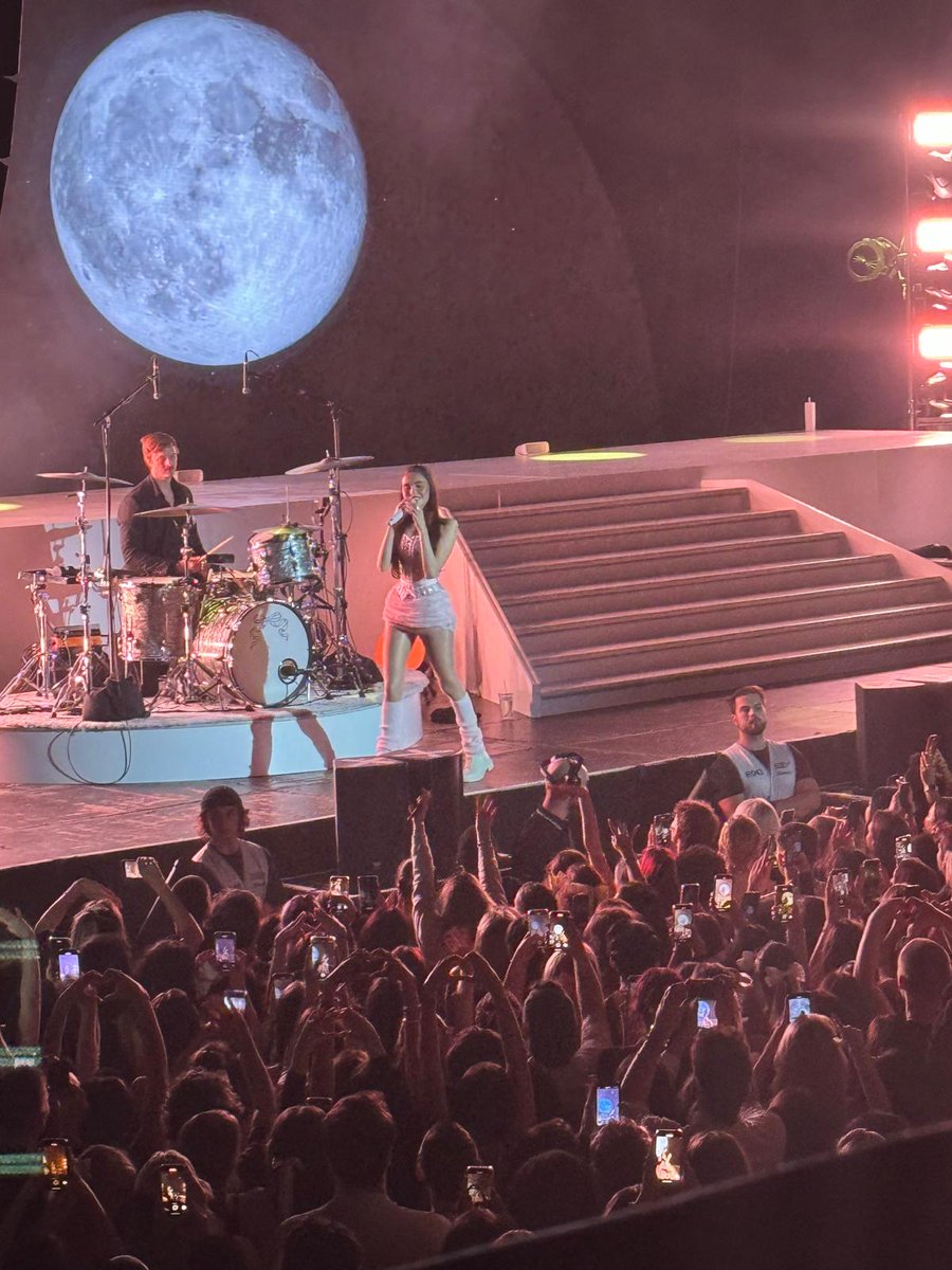 Lucija on tour ౨ৎ tweet media