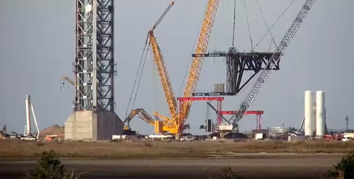 Just like that, the chopsticks for the second tower at Boca are currently being lifted!

Track Starbase Here: figma.com/design/2AvC161…

📸NSF, Starbase Live

#Tracking #SpaceX #Starship #Starbase