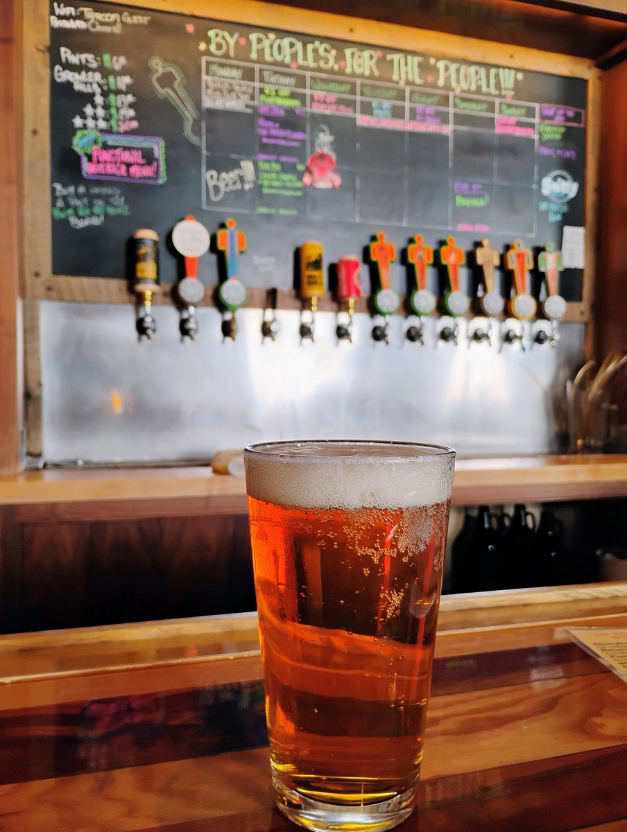 BeerSnobSean's tweet image. Next stop is @PeoplesBrew in Lafayette, IN. Been here a few times. Happy hour meant a $4 pint of this tasty session 4.0% IPA. Look at that beautiful blue sky. #indianabeer #INbeer @Indybeersleuth @CATbrew13 @MikeSlomba @RealBMaxwell @FCervisia @JonMontag @qblacklock @Senor_Greezy