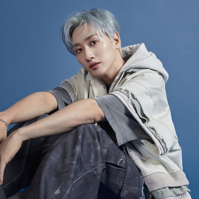 "EXPLORER" by EUNHYUK debuts at #4 on the Worldwide iTunes Album Chart.