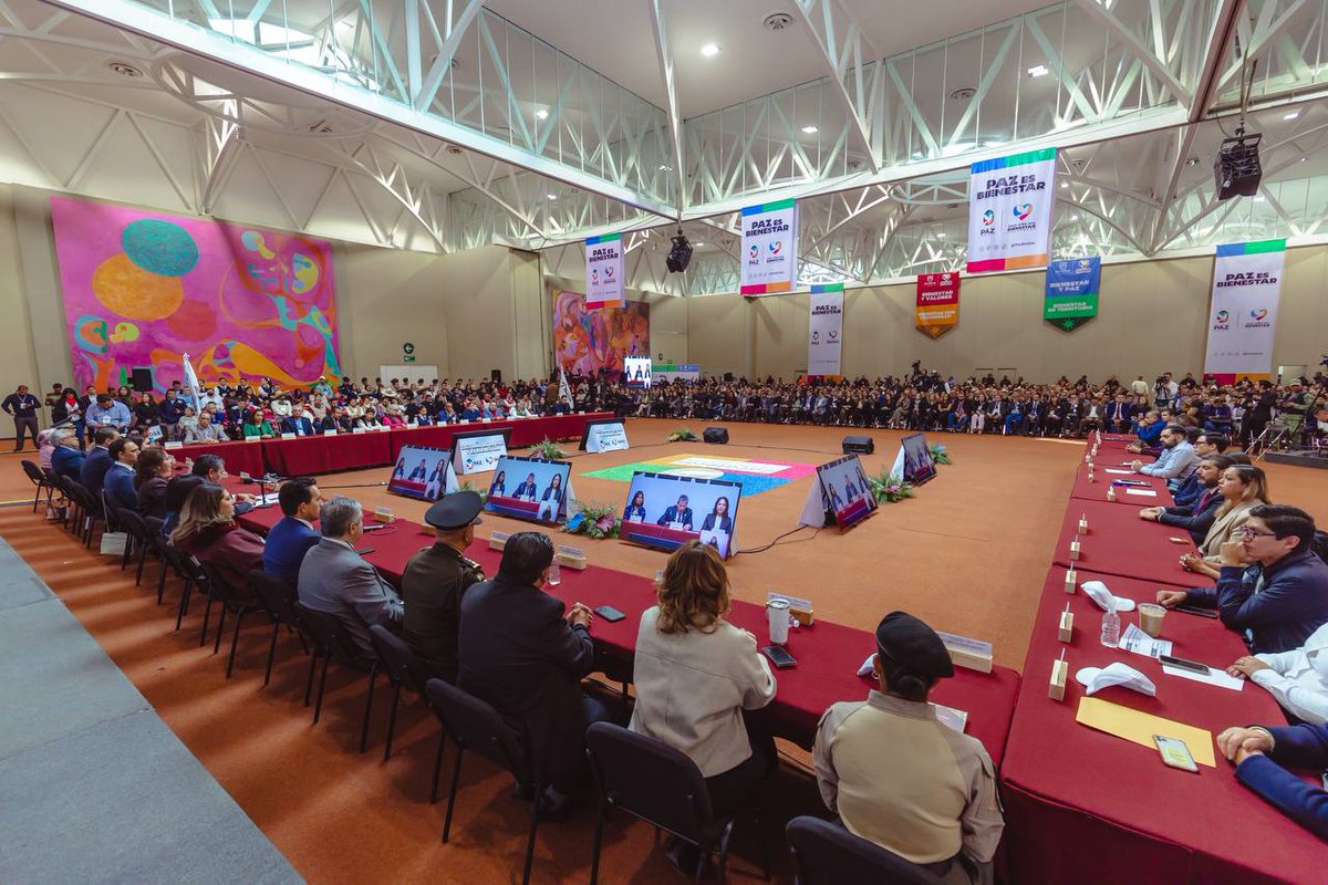 DavidMonrealA's tweet photo. El día de hoy presentamos la Agenda del Año del Bienestar; rendimos cuentas ante el pueblo de Zacatecas como siempre lo hemos hecho: de frente, de manera directa, honesta y sincera.

La Agenda del Bienestar que hoy dimos a conocer busca seguir construyendo un Zacatecas más fuerte bajo cuatro nuevos pilares: Bienestar y Paz, Bienestar y Valores, Bienestar con Desarrollo y Bienestar en Territorio. Seguiremos construyendo, teniendo a la paz como cimiento y al bienestar como objetivo. El 2025 marca el inicio del Año del Bienestar, una etapa en la que consolidaremos lo alcanzado y trazaremos nuevas metas hacia el porvenir.

#PazEsBienestar