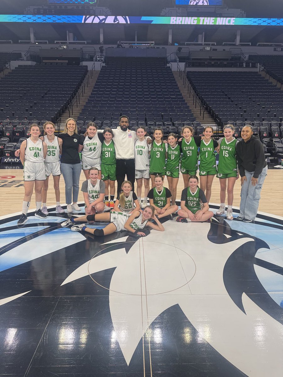 mattbare23's tweet photo. Thank you to the Edina 6th, 7th and 8th grade girls for coming in to play before tonight’s game.
⁦@edinabasketball⁩ https://t.co/ySQVf3Y35q