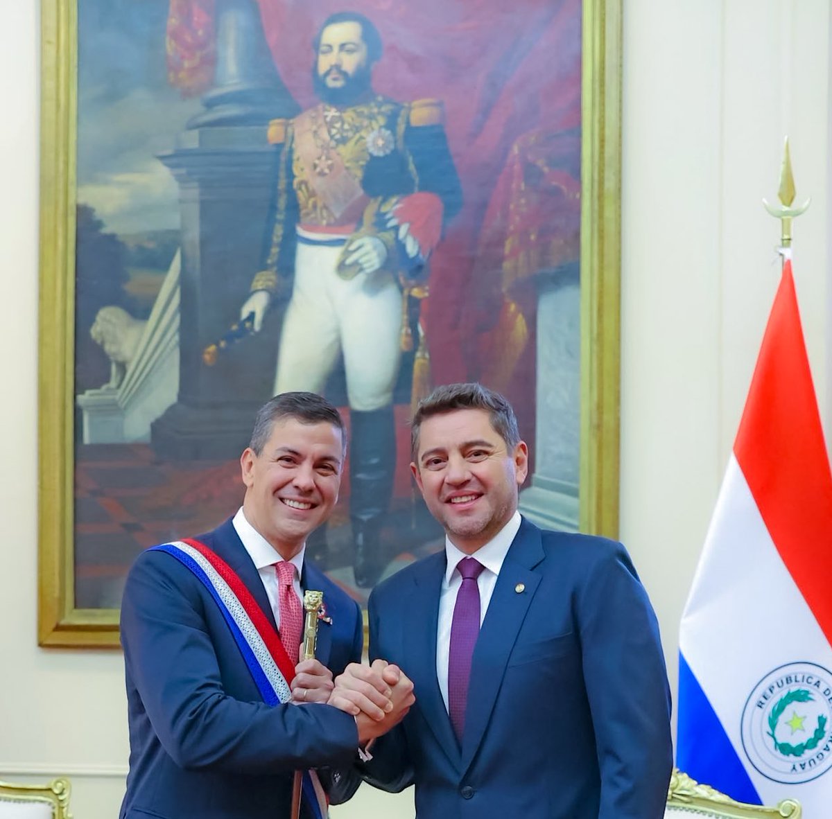 ¡Estoy contigo firme con mi total respaldo querido amigo y compañero presidente Santiago Peña! 
Mi compañero de ruta, conocemos de tu don de gente, tu honestidad y patriotismo. No nos dejaremos doblegar por medios ni grupos acostumbrados al chantaje y la extorsión. 
Juntos,