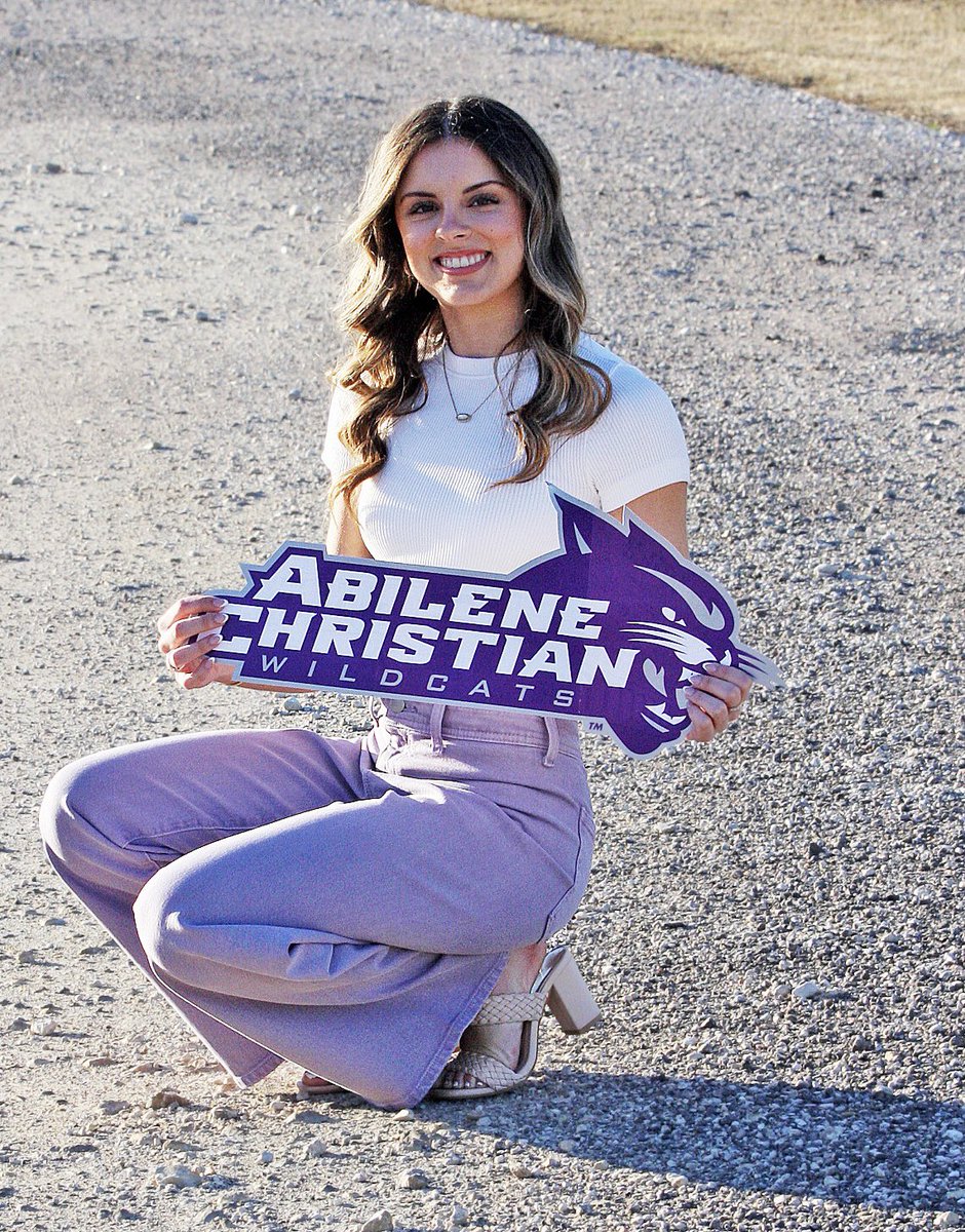 srcampbell04's tweet photo. She’s going to be a Wildcat! Excited to see what the future holds! 💜🐾💜@coach_bcampbell https://t.co/Rn55t6RoVR
