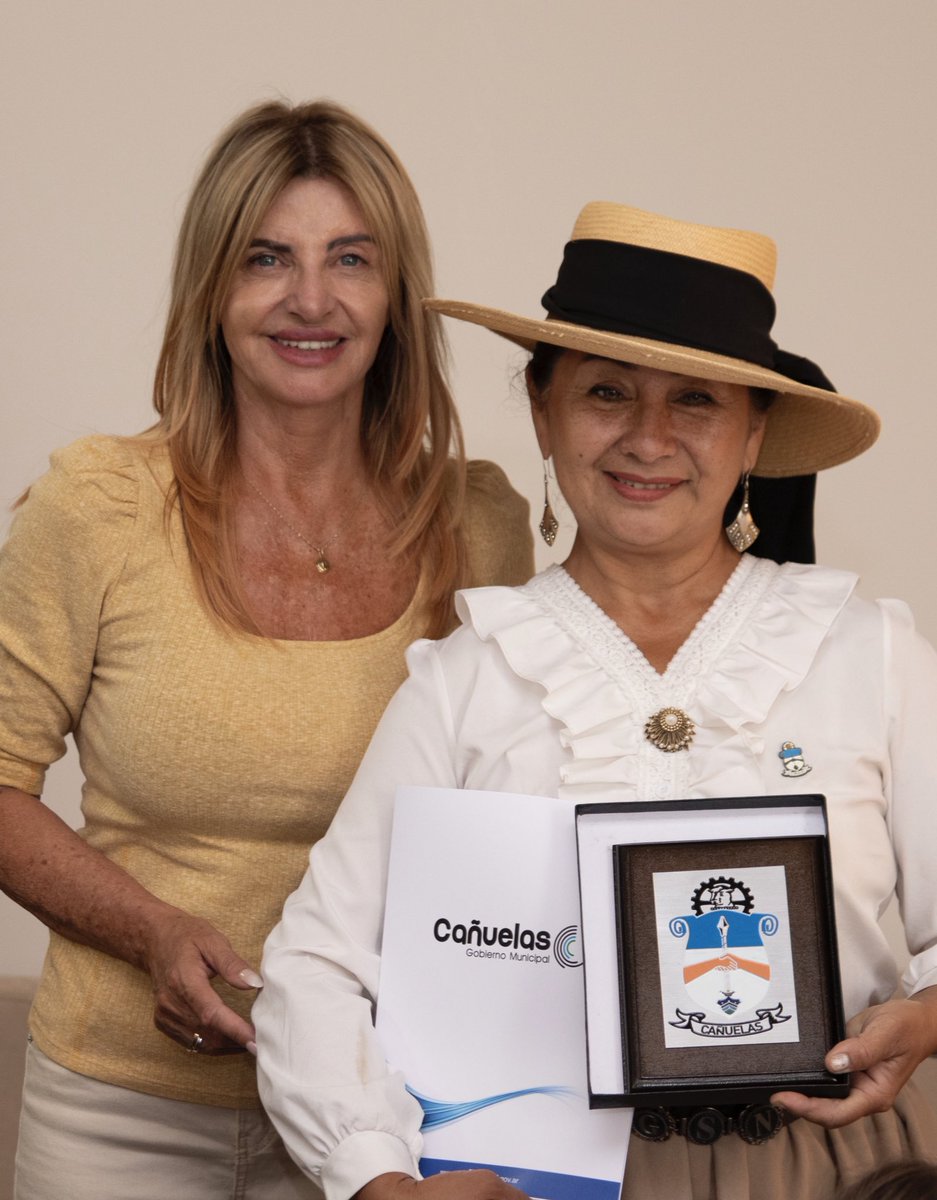 marisafassi's tweet photo. Hoy entregué un reconocimiento municipal al Centro Tradicionalista “Riendas de Uribelarrea”, destacando su labor en la difusión de la cultura criolla y la preservación de las costumbres que nos representan como pueblo. https://t.co/fzKZKtc6hV