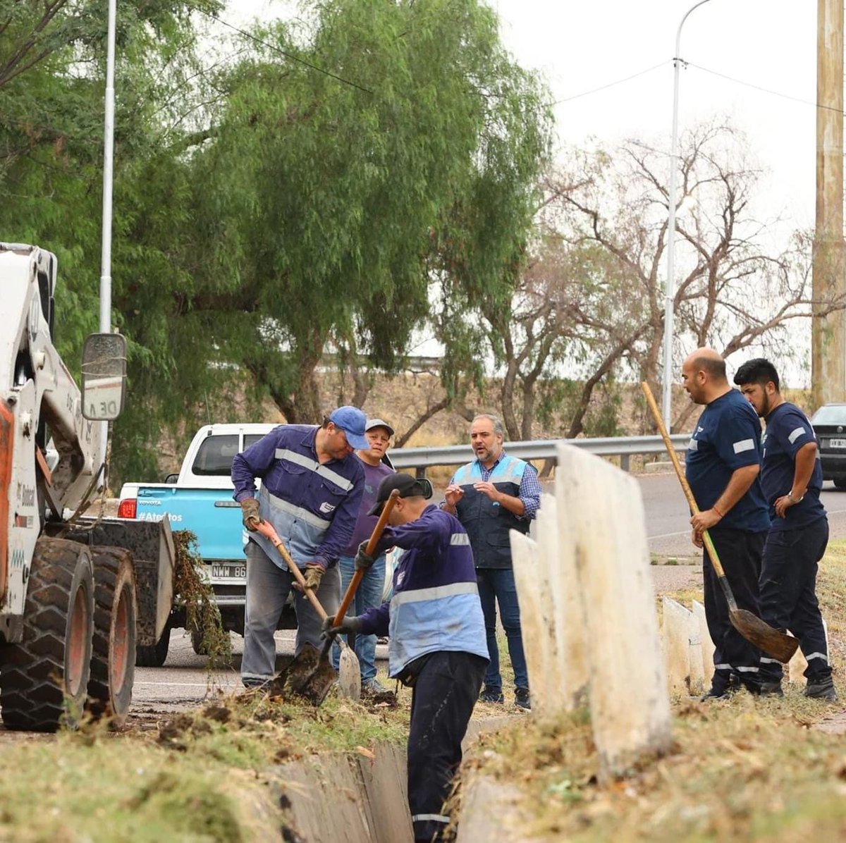 MatiasStevanato's tweet photo. Tras la tormenta sin precedentes que afectó a Maipú, desplegamos un intenso operativo en los distritos más afectados. Seguiremos trabajando durante toda la jornada para resolver los problemas y asistir a las familias damnificadas. https://t.co/wR0fqI0gLg