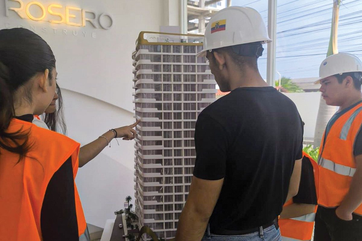 👷‍♀️👷 Impulsamos la formación teórica y práctica de nuestros estudiantes de <a href="/ArquitecturaUte/">Arquitectura y Urbanismo UTE</a>, en el Campus Manabí.
➡️ bit.ly/4hsUalQ