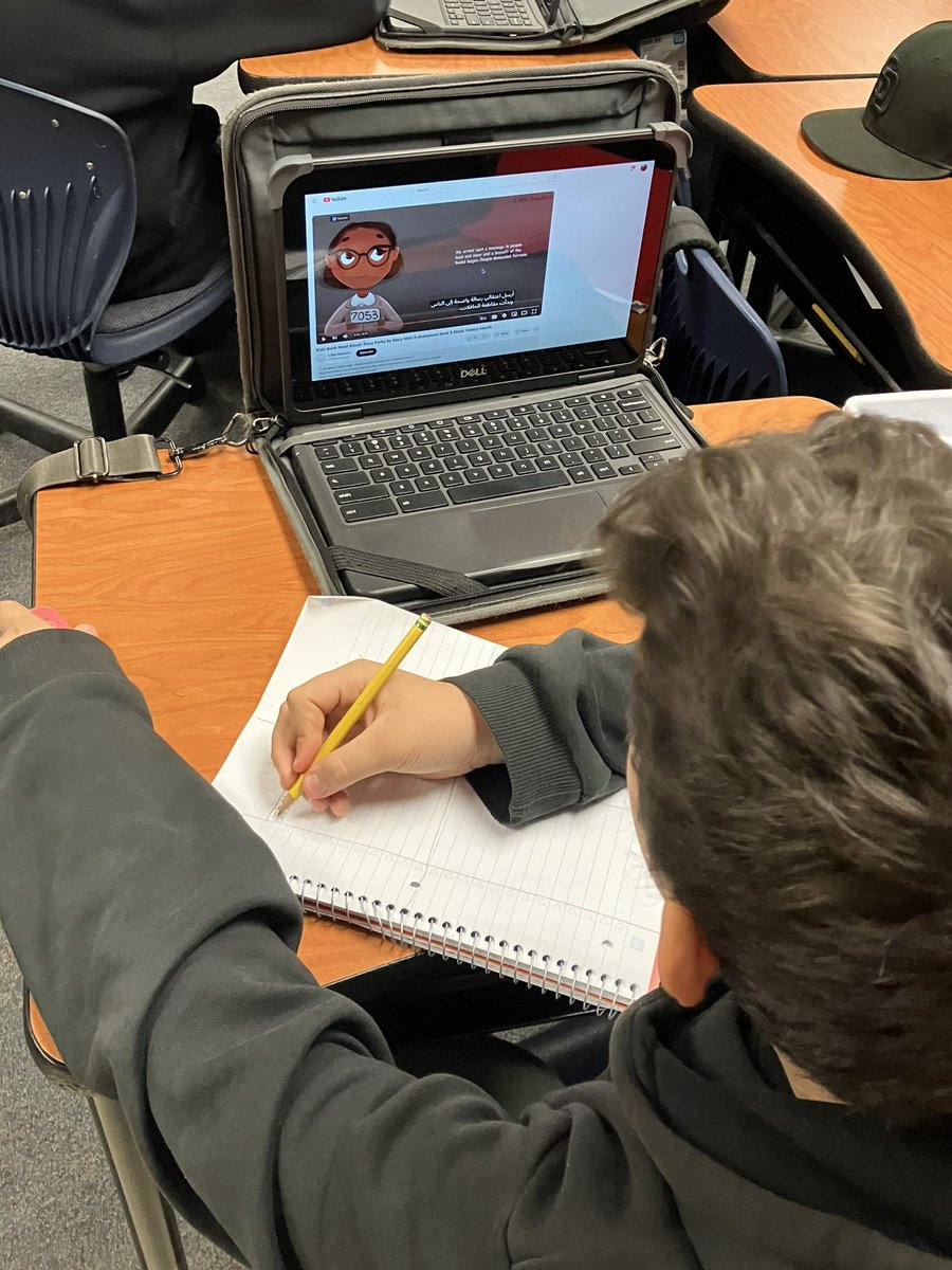 MariaPreci17531's tweet image. Pence 6th grade students working on gathering textual evidence during language arts. @sbusd_news #pencepenguins 
@Supt_SBUSD