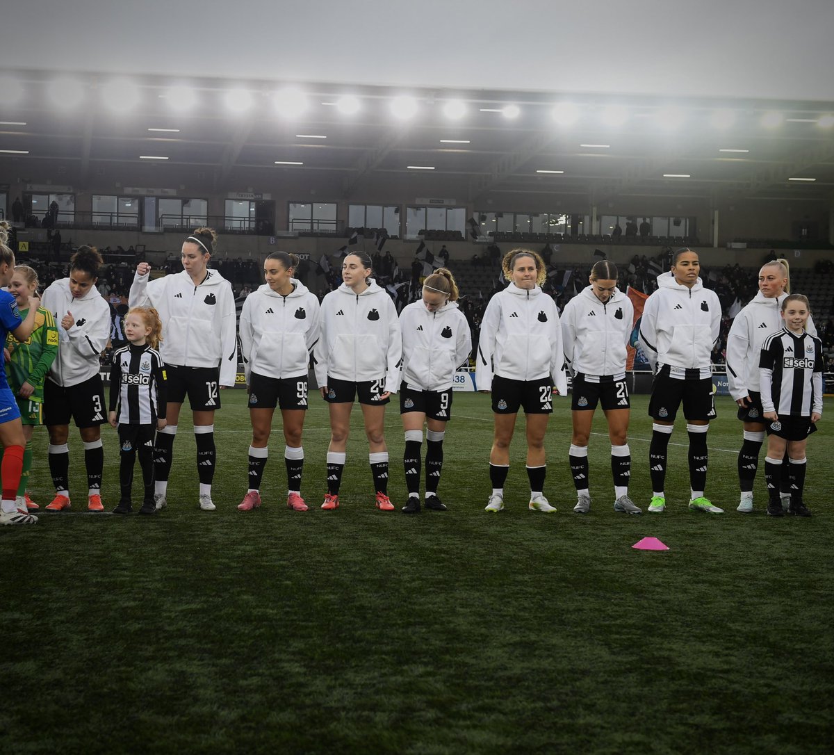 +3 at home to over 3,000 fans &amp; home debut. happy sunday🖤🤍 <a href="/NUFCWomen/">Newcastle United Women</a>