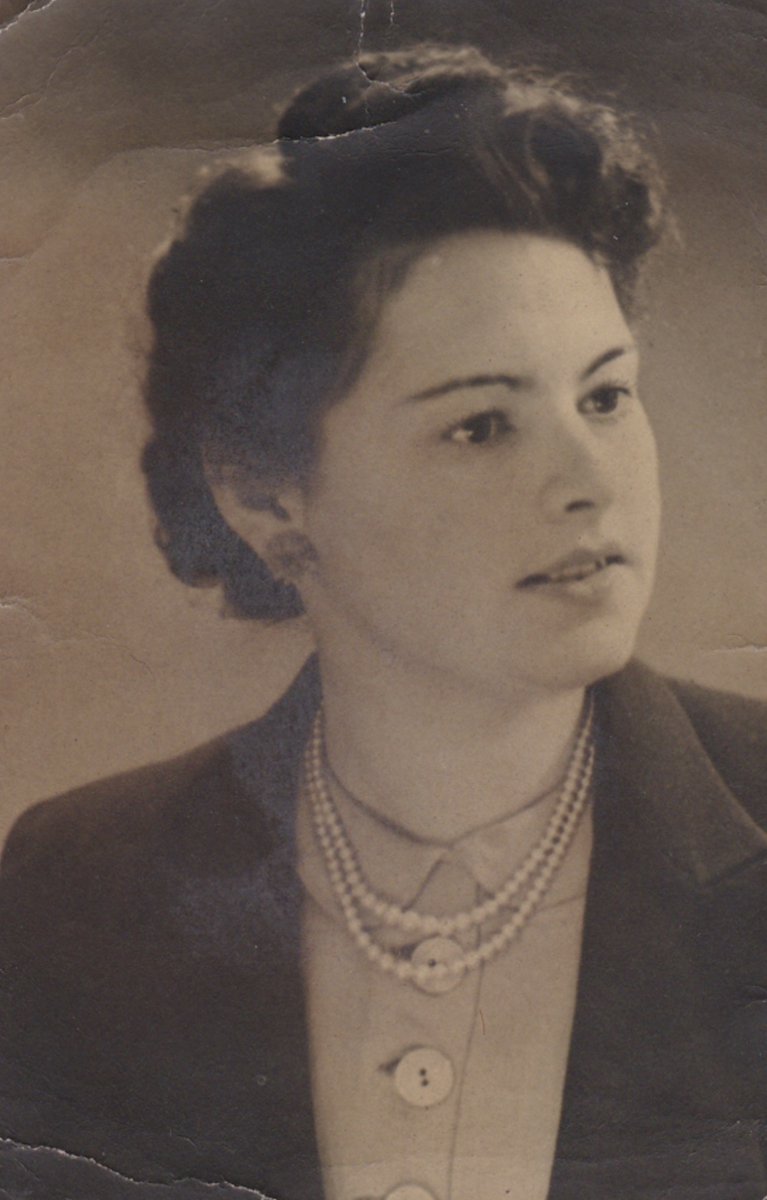 27 January 1914 | Austrian Jewish woman, Greta Gross, was born in Wien. She emigrated to France.

She was deported to #Auschwitz from #Drancy on 29 July 1942. She did not survive.