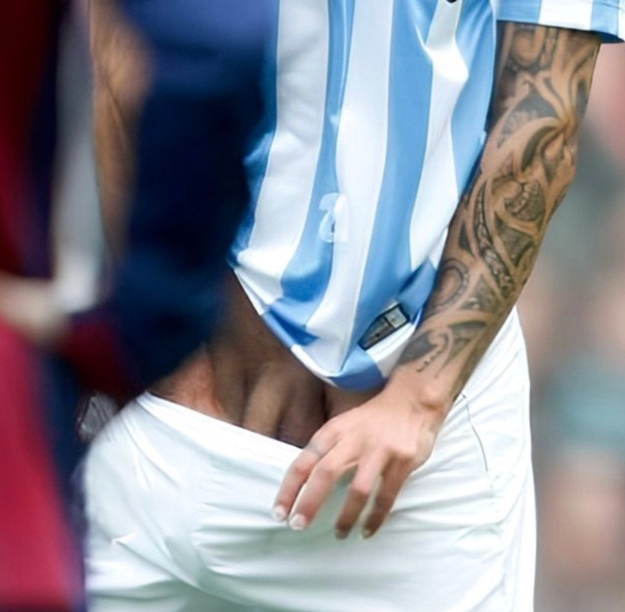 meatpicturesjpg's tweet photo. Marcos angelerei, apparantly this is not edited #freeballing #dickprint #bulge #vpl https://t.co/twKEpZoPoH