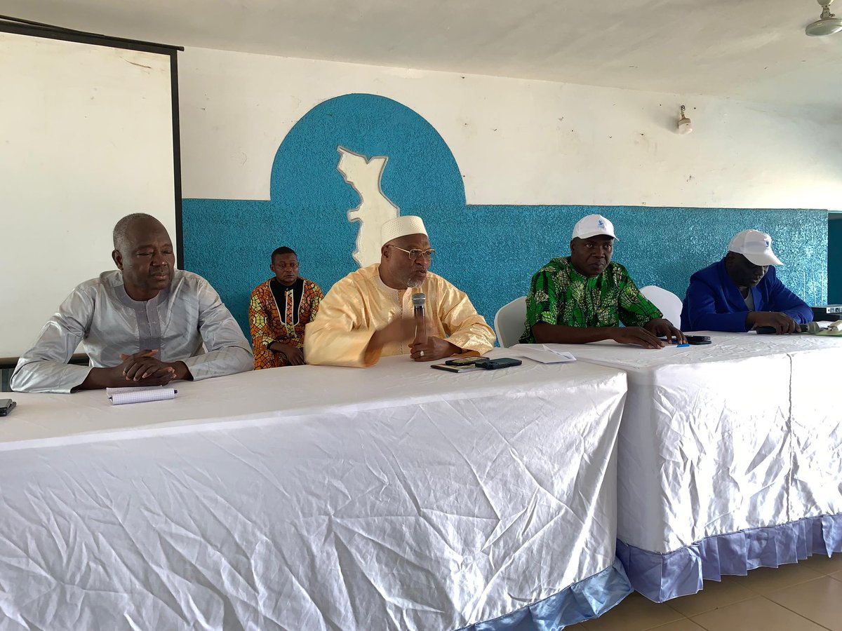 J’ai animé hier à #Tchamba, une réunion politique avec les responsables des structures locales de notre cher grand parti #UNIR. 

Réunion au cours de laquelle, j’ai présenté à nos militants de la préfecture, mes vœux de bonheur, de santé et de prospérité pour la nouvelle année.