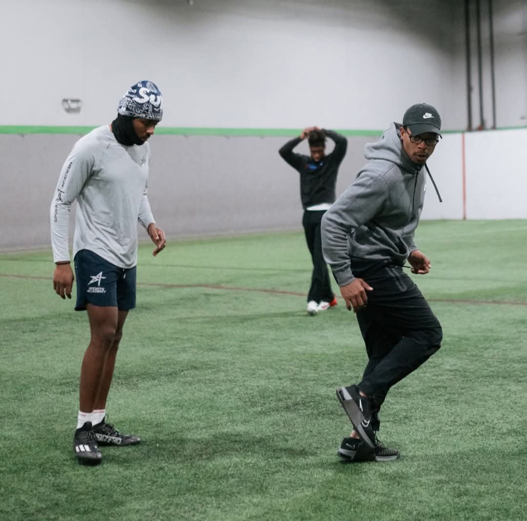 BIGGRIFF72's tweet photo. Who's laying the foundation? Who's helping you build? There's not a storm we can't endure! MJ Griffin 🔥#NFLDraftPrep @OG3ooda @MoKnowz_ @LouisvilleFB @NFL https://t.co/XfjnFb3l78