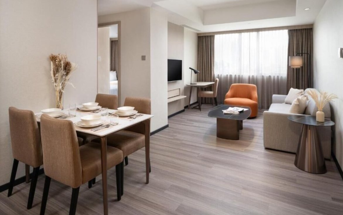 dott_stays's tweet image. Near Clarke Quay, #Singapore, we have this cosy #2bed, #2bath #apartment with a #gym, #pool, #supermarket, a kitchen, dining area, living room with sofa, TV, weekly #housekeeping, utilities, internet. No smoking, pets, parties. 

To enquire/book👉EX/CQ👉buff.ly/3wJhaYE