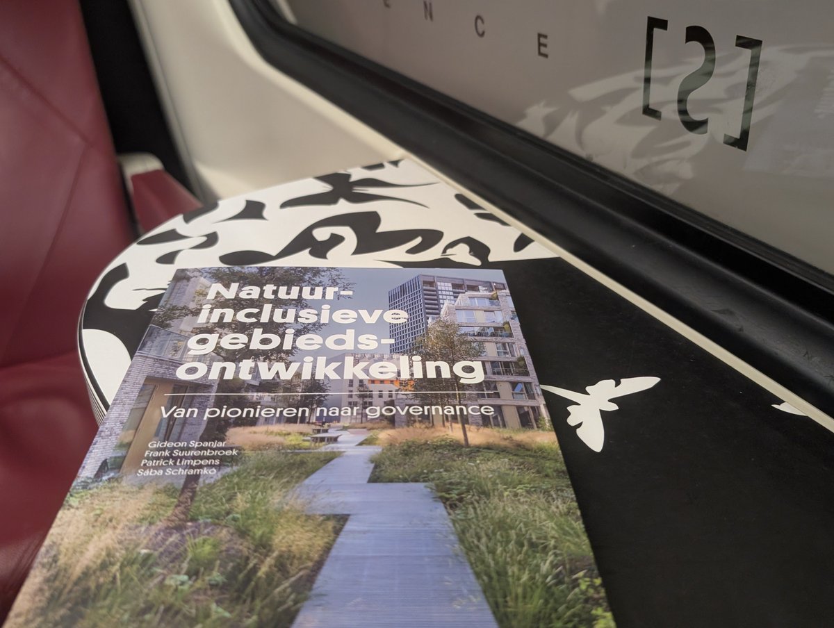 Mooie avond in <a href="/De_Zwijger/">Pakhuis de Zwijger</a> met boekpresentatie 'natuurinclusieve gebiedsontwikkeling' - de uitkomst van een breed onderzoek hoe natuur beter verankerd kan worden in stedelijke projecten vanaf start. Lekker lezen in de trein naar huis! (1e klas upgrade van 1 euro, dubbel feest)