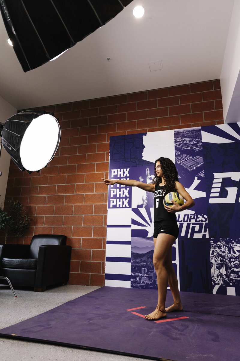 BTS of Lopes in front of the lights 📸 #LopesUp
