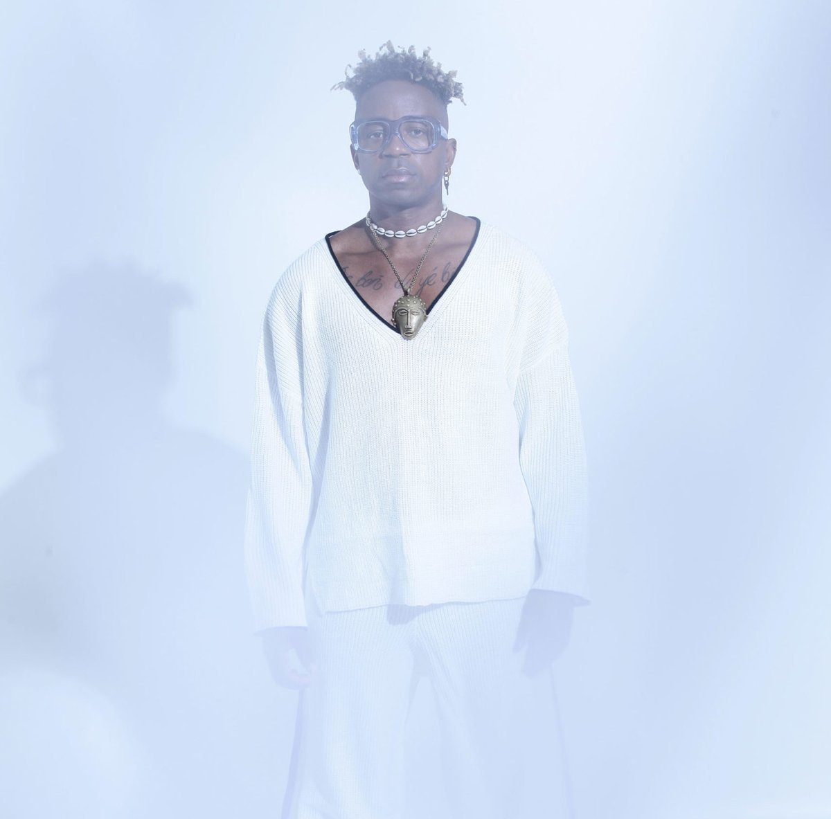 Africa Oyé Festival (@africaoye) on Twitter photo “By small touches, we have brought a certain electro modernity to this album, seeing a more futuristic side”
Cameroonian singer-songwriter <a href="/blickbassy/">Blick Bassy</a> to perform at <a href="/liverpoolphil/">Royal Liverpool Philharmonic</a> Music Room, Sunday 13 April 2025 🎶
Tickets here: tinyurl.com/bxsw3mke
<a href="/MELLOWTONEclub/">Mellowtone</a> “By small touches, we have brought a certain electro modernity to this album, seeing a more futuristic side”
Cameroonian singer-songwriter <a href="/blickbassy/">Blick Bassy</a> to perform at <a href="/liverpoolphil/">Royal Liverpool Philharmonic</a> Music Room, Sunday 13 April 2025 🎶
Tickets here: tinyurl.com/bxsw3mke
<a href="/MELLOWTONEclub/">Mellowtone</a>