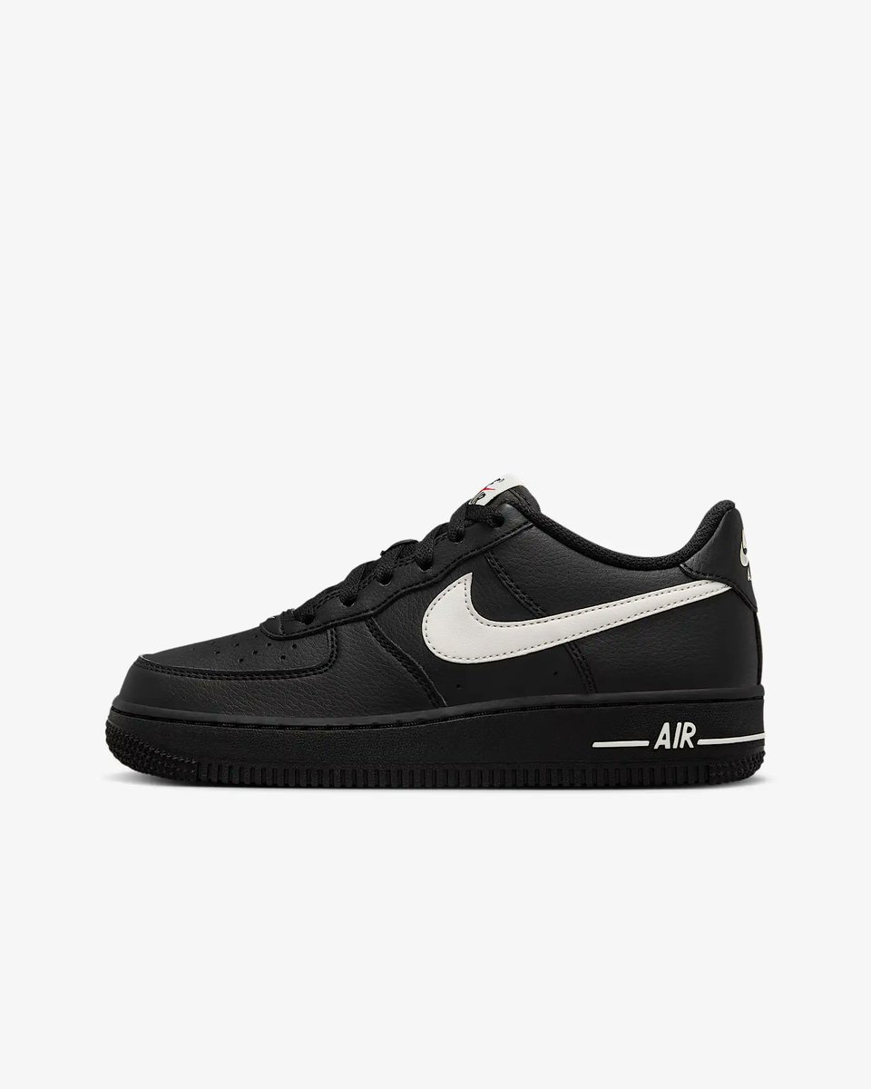 snkr_twitr tweet picture