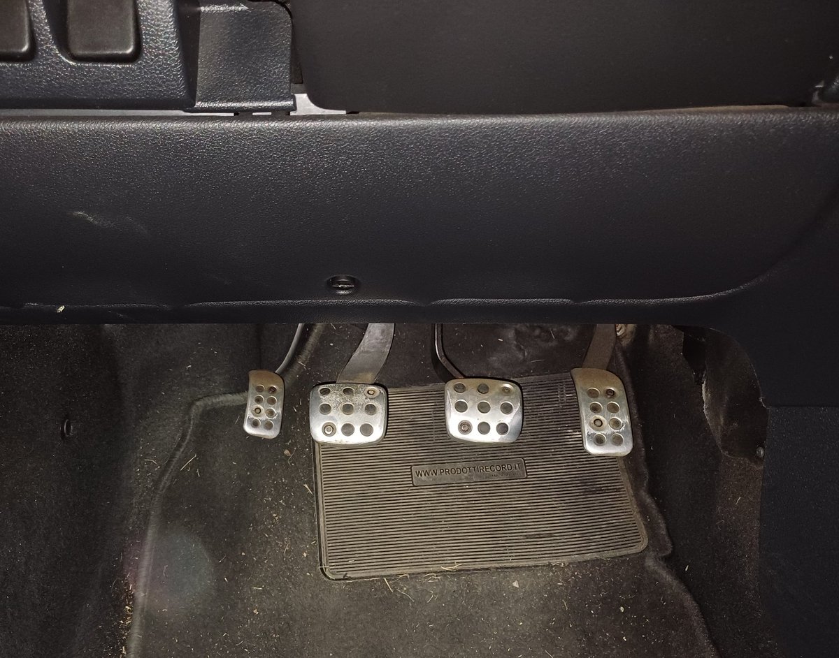 SbuciDue's tweet photo. How am i supposed to drive this shit 😭😭🇱🇮💔 https://t.co/ojKXte27UB