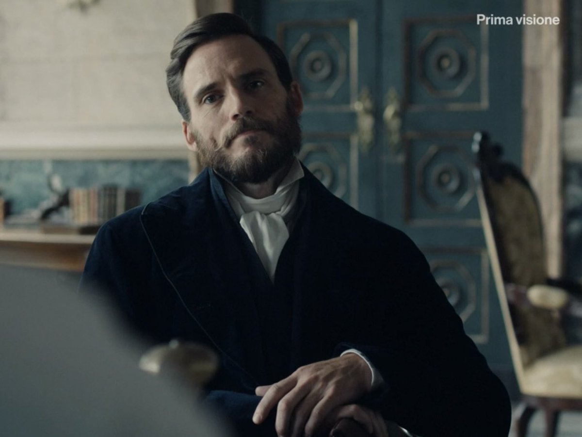 anchemartina's tweet photo. comunque sam claflin magistrale comunica il fascino della vendetta anche solo a gesti io innamorata 
#ilcontedimontecristo 
https://t.co/bKGINfH7Oc