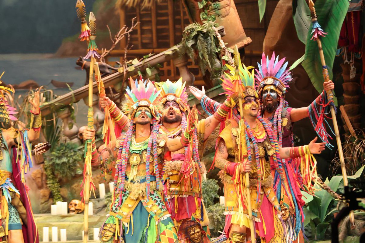 Acaba de cantar el primer premio de comparsas del carnaval 2024 

#COAC2025P5