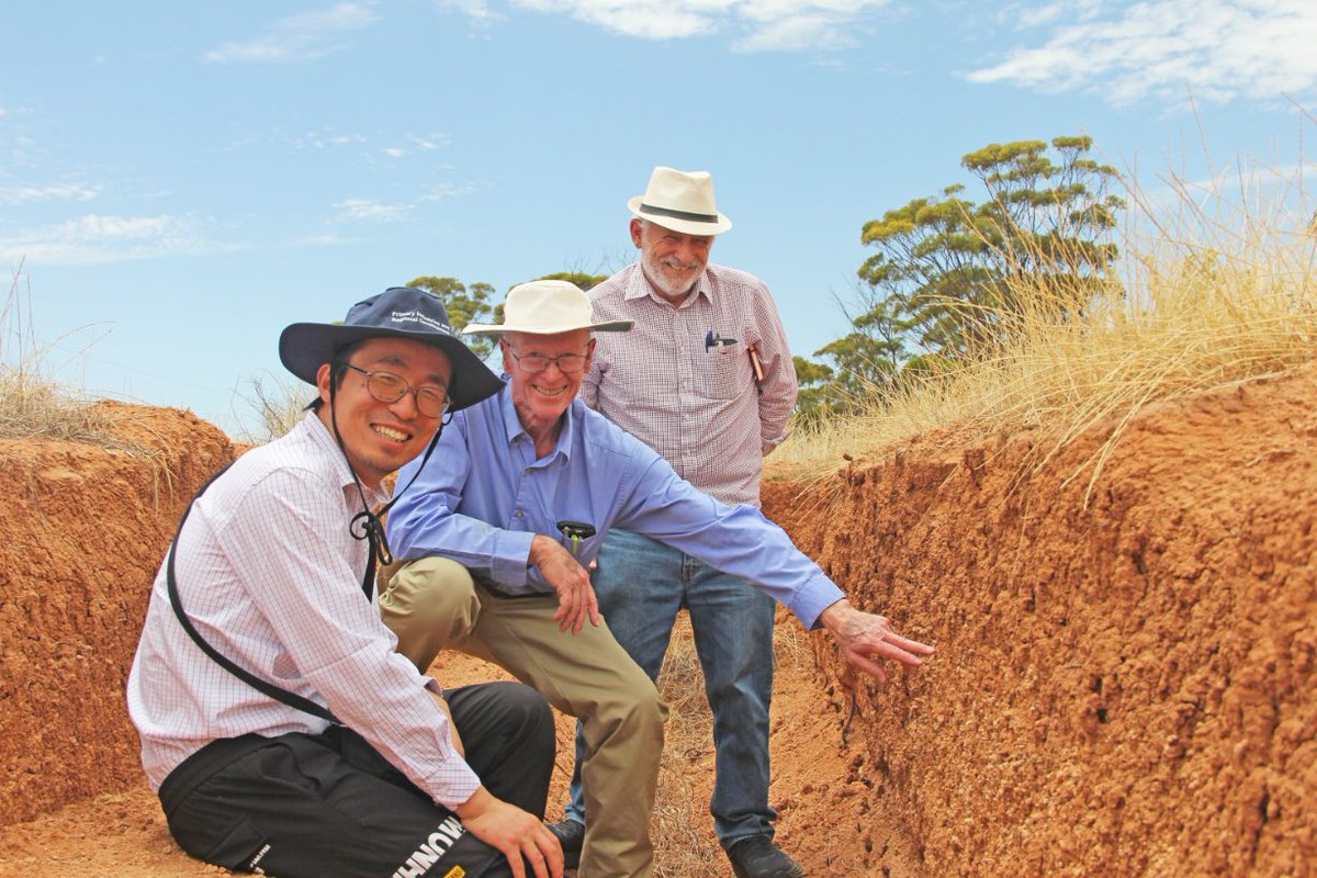 azam_gaus's tweet photo. Merredin on a scorching 45-degree day, brainstorming solutions for the sodic soil challenges faced by WA agros. Also tapping into EBL's expertise and training our new team member, Shuangzi Z. Thanks to all past and present researchers who have contributed to this important work! https://t.co/uTSSzPPG9L