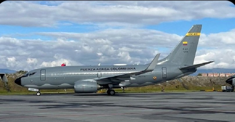 SegundoLaVerdad's tweet image. GRACIAS A PETRO este vuelo ida y regreso a EUA les cuesta a los colombianos 47 millones de pesos y son dos, antes Trump pagaba todo, qué tal esto, la pataleta nos costó casi cien millones y no hay plata. Petro desgraciado.