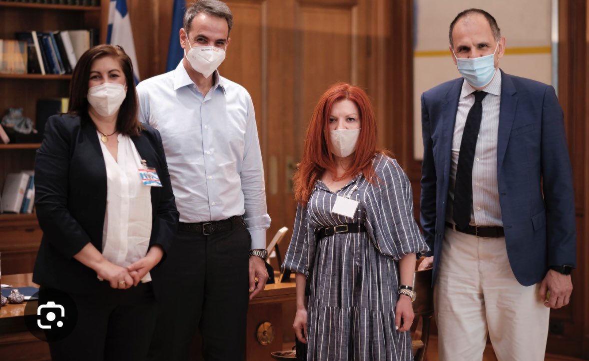 Της τελευταίες ημέρες βλέπω από κάποιους εδώ μέσα ότι αναπαράγουν το εξής :
Ότι ο υπεύθυνος σταθμάρχης ο Σαμαράς ήταν συνδικαλιστής της ΠΑΣΚΕ .
Ήταν απλώς ένα τομάρι που πάει όπου τον βολεύει για να πάρει αυτό που θέλει .
Τι ήθελε ;
Μια καλύτερη σύνταξη .
Ήταν απλώς ένας