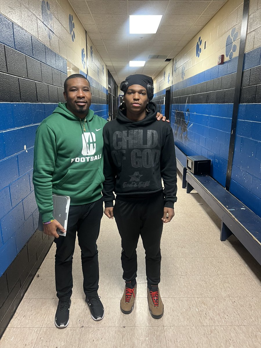 DestinZDavies's tweet photo. I appreciate Charlotte stopping by, I had a great conversation with @Coach_TBell . I appreciate the Junior Day invitation, I’ll be in attendance! @iamcoachrock @CoachJelks @SHSJagsFootball https://t.co/oalOAEzCoH