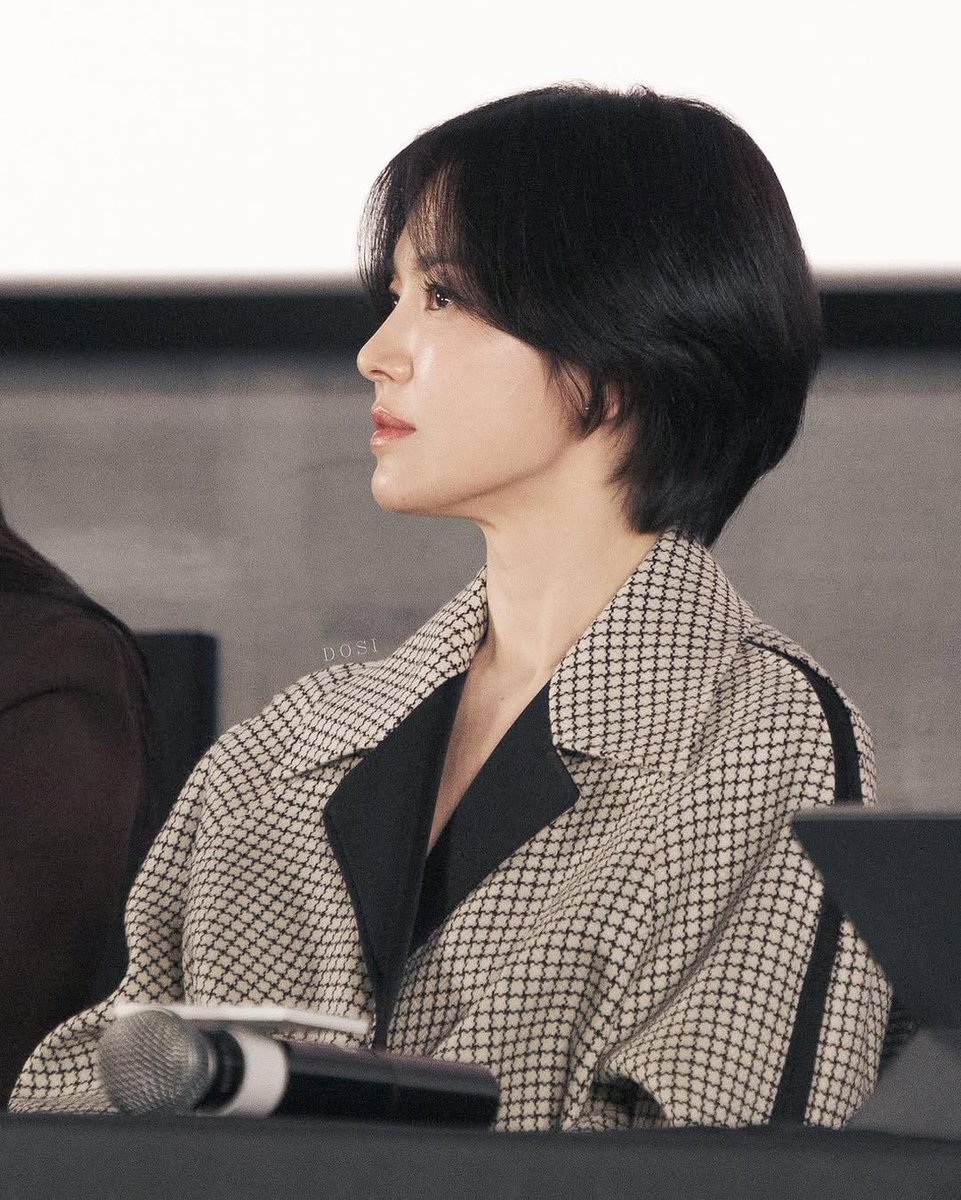 SonghyekyoChile's tweet photo. Siempre bella nuestra hermosa niña #Songhyekyo!!
#Songhyekyo #kyo1122 #SongHuyQiao #송혜교 #westandbyyoukyo #WeLoveYouSongHyeKyo #darknuns #afterlove #yunia #sisteryunia https://t.co/HzP3S0GoBS
