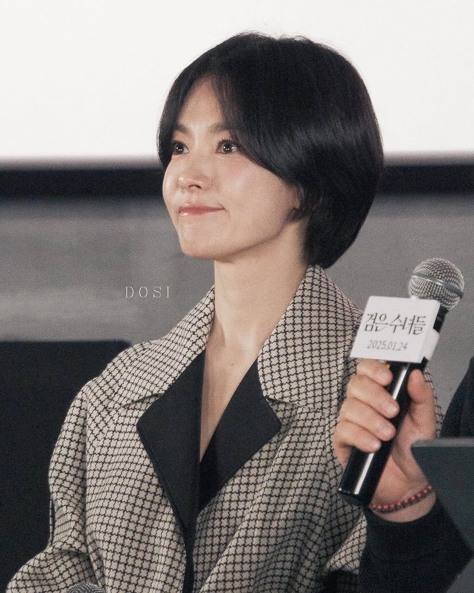 SonghyekyoChile's tweet photo. Siempre bella nuestra hermosa niña #Songhyekyo!!
#Songhyekyo #kyo1122 #SongHuyQiao #송혜교 #westandbyyoukyo #WeLoveYouSongHyeKyo #darknuns #afterlove #yunia #sisteryunia https://t.co/HzP3S0GoBS