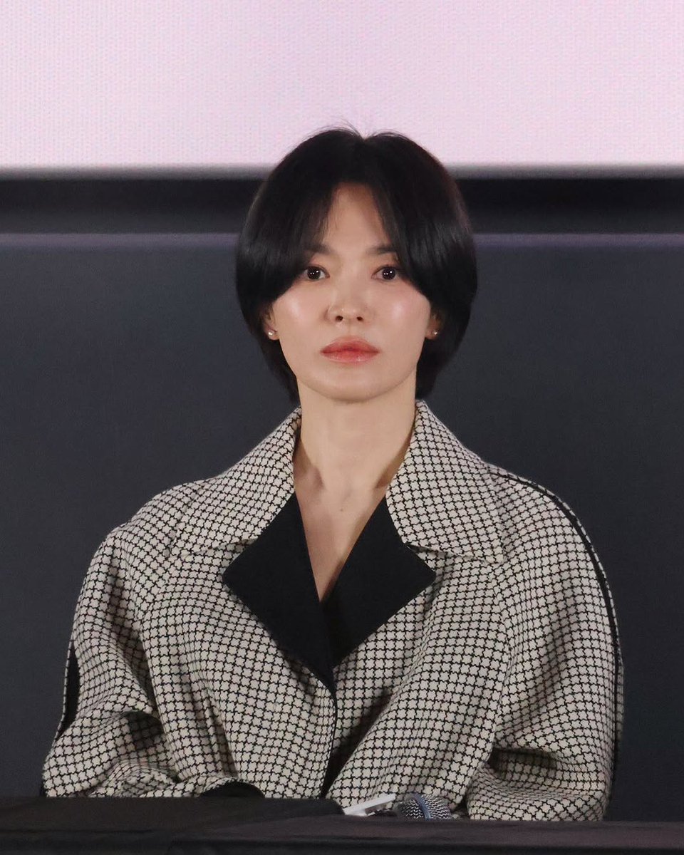 SonghyekyoChile's tweet photo. Siempre bella nuestra hermosa niña #Songhyekyo!!
#Songhyekyo #kyo1122 #SongHuyQiao #송혜교 #westandbyyoukyo #WeLoveYouSongHyeKyo #darknuns #afterlove #yunia #sisteryunia https://t.co/HzP3S0GoBS