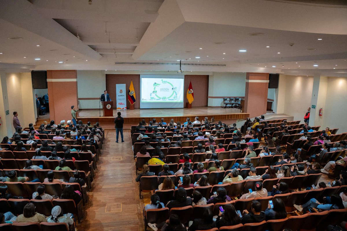 czamoramatute's tweet photo. ¡Yo confío en quienes se suman al cuidado del #ambiente! 🤝

Iniciamos el conversatorio “Cuenca, Ciudad Sostenible desde la Infancia” con los padres de los #CEIM municipales.

♻️ #Reciclaje
💧 Uso responsable del #agua
🌱 #HuertosEscolares

Formamos una generación comprometida con el futuro de nuestra ciudad. #AmorPorCuenca ❤️💛