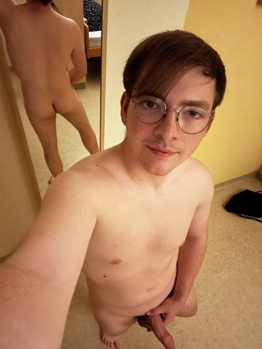 You want me? 🥵

Let me know what you think. 😌

The best answer gets a surprise 🤤💦

onlyfans.com/simonstc