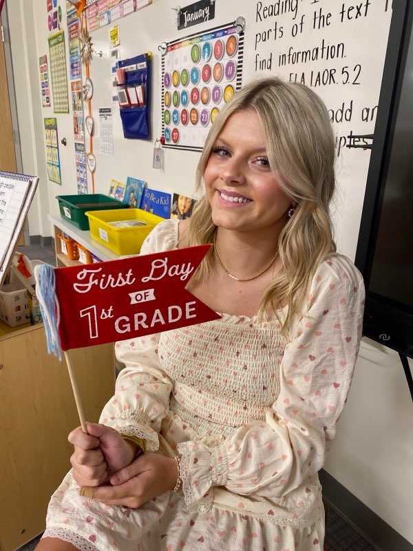 AREaton's tweet image. What a super-fantastic “First Day of School” for the SHS Teacher Cadets, as they began their classroom placements in Spartanburg 7 elementary schools.  Thank you, mentor teachers! @SpartanburgHS @SpartanburgD7 @cerrasc #firstday #inspire #equip 💙